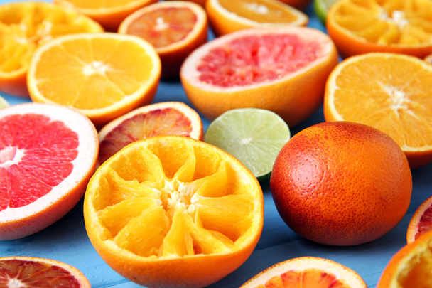 Juicing delicious citruses  - Foto, Bild