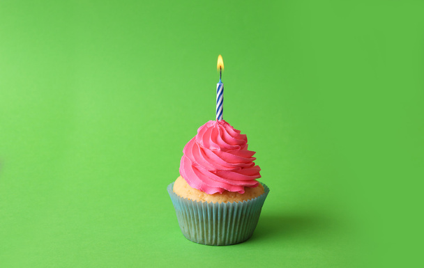 cupcake d'anniversaire coloré
    - Photo, image