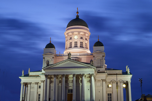 Гельсінкі собор розташований на Сенатській площі в центрі міста Гельсінкі. - Фото, зображення