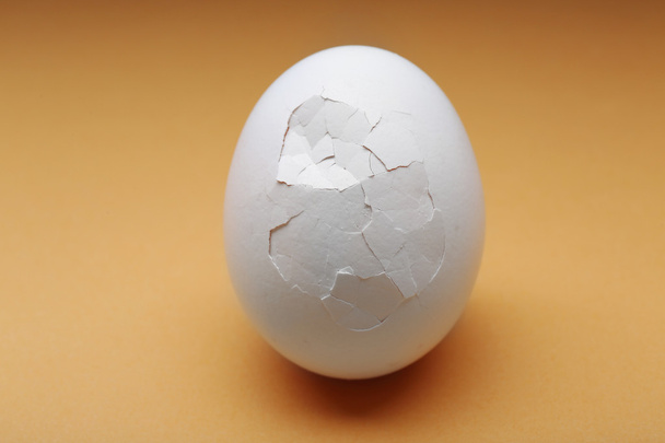 Cracked white egg  - Foto, immagini