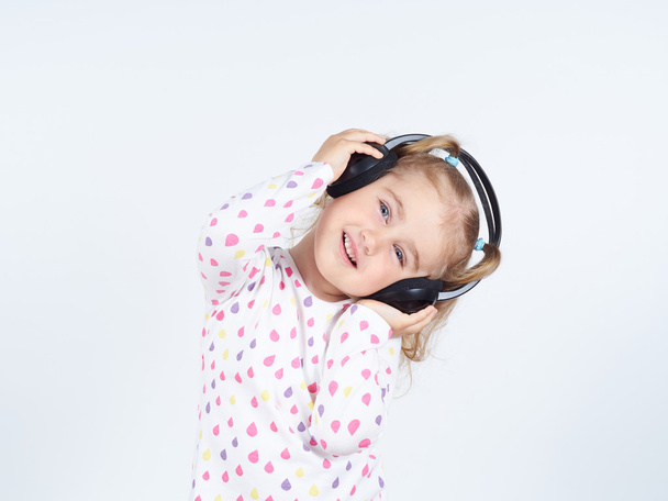 Little girl listening to music - Photo, Image