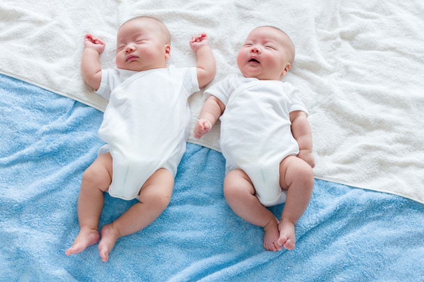 dois belos bebês
 - Foto, Imagem