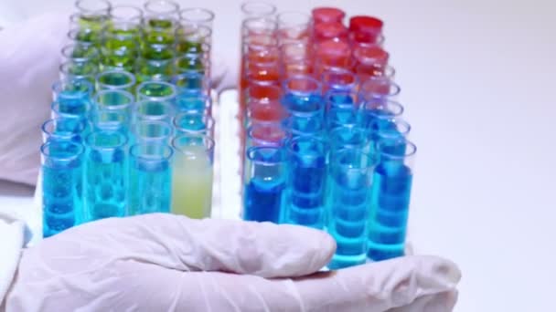 Лабораторные испытания специальных химических соединений
 - Кадры, видео