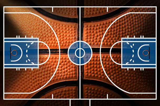 Basketbalveld met detail van basketbal - Foto, afbeelding