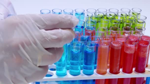 Εργαστηριακές δοκιμές των συγκεκριμένων χημικών ενώσεων - Πλάνα, βίντεο
