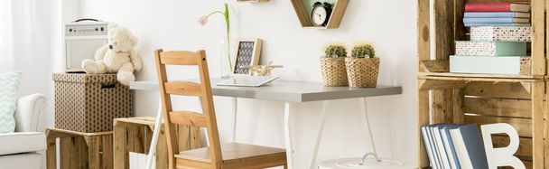 Very bright and well-ogranised work space for a teenager - Φωτογραφία, εικόνα