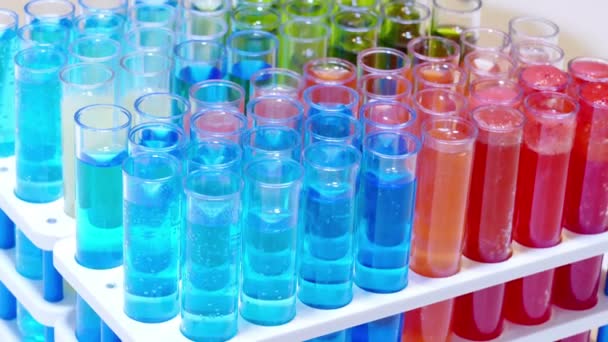 Εργαστηριακές δοκιμές των συγκεκριμένων χημικών ενώσεων - Πλάνα, βίντεο