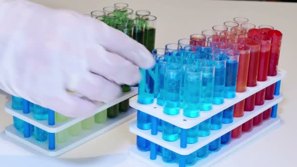 Essais en laboratoire de composés chimiques spécifiques
 - Séquence, vidéo