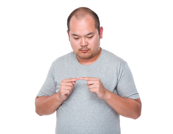Aziatische man met twee vinger touch samen - Foto, afbeelding