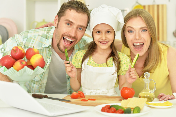happy family cooking  in kitchen - Φωτογραφία, εικόνα