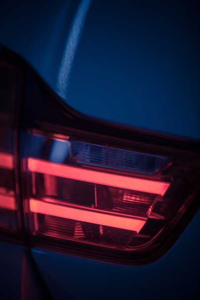 Задний фонарь автомобиля
 - Фото, изображение