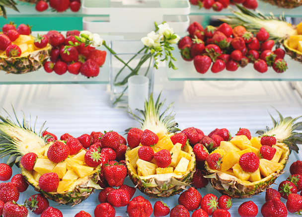 tavolo buffet di frutta
  - Foto, immagini