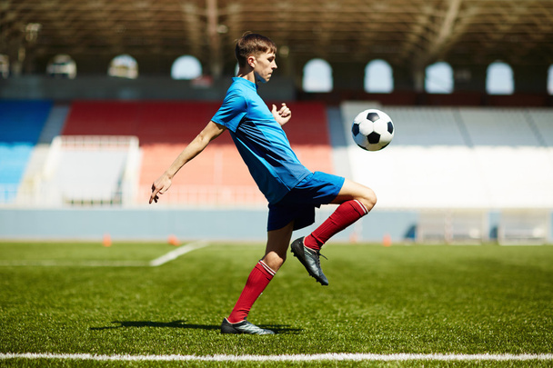  football player training alone - Fotografie, Obrázek