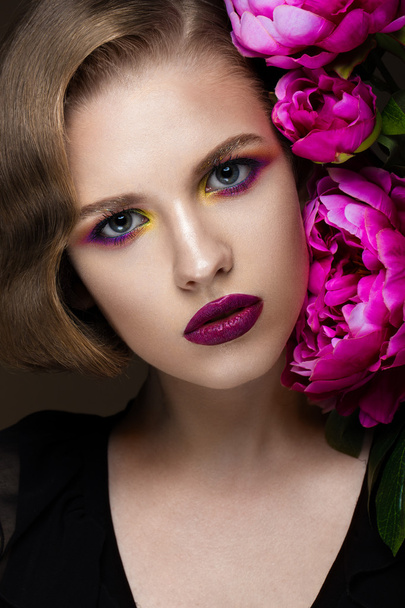 Beautiful girl with colorful make-up, flowers, retro hairstyle. beauty face. - Photo, image