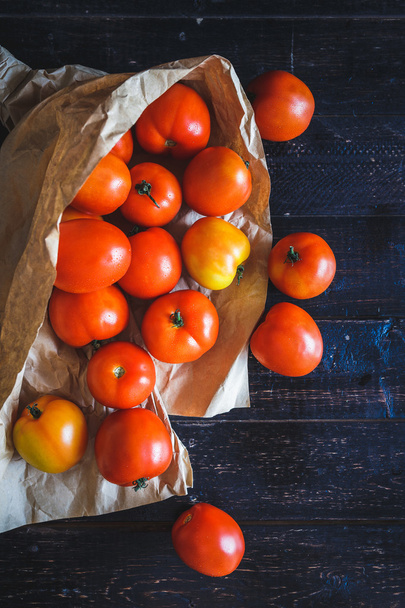Grupo de tomates rojos
 - Foto, Imagen