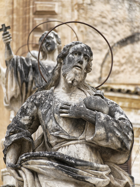 Italië, Sicilië, Modica (provincie Ragusa), St. Peter's Cathedral (18e eeuw a.C.), barokke standbeelden - Foto, afbeelding