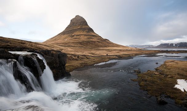 Kirkjufellsfoss waterfalls and Kirkjufell mountain Iceland - Foto, imagen