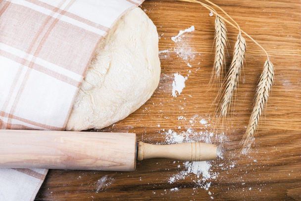 Dough, egg, flour and rolling pin. - Fotó, kép
