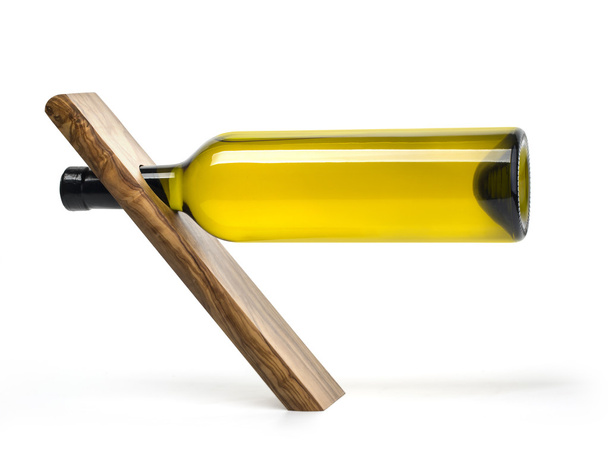 Butelka wina na drewniany stojak - Zdjęcie, obraz