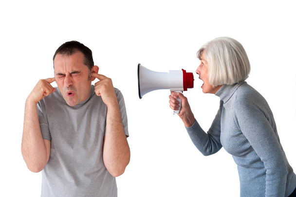 homem sendo gritado por mulher idosa
 - Foto, Imagem