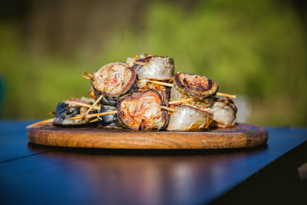 cooking rolls of mackerel on the grill, eating - Φωτογραφία, εικόνα