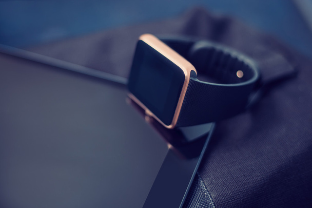 Smart wrist watch in a tablet pc - Foto, immagini