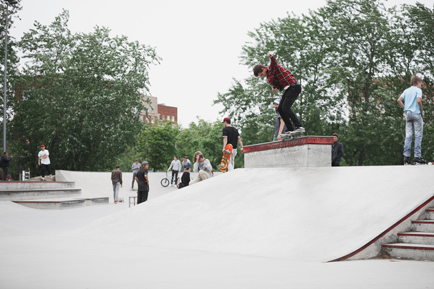 Skateboarding contest in Moscow skate park - Fotó, kép