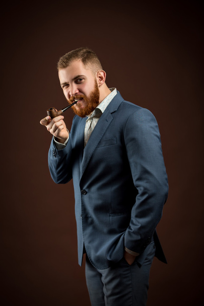 Elegant man with beard holding smoking pipe - Foto, Imagem
