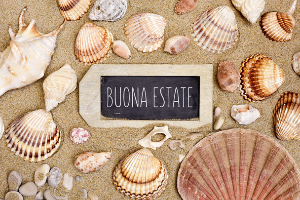 conchas marinas, arena y texto buonna estado, feliz verano en italiano
 - Foto, imagen