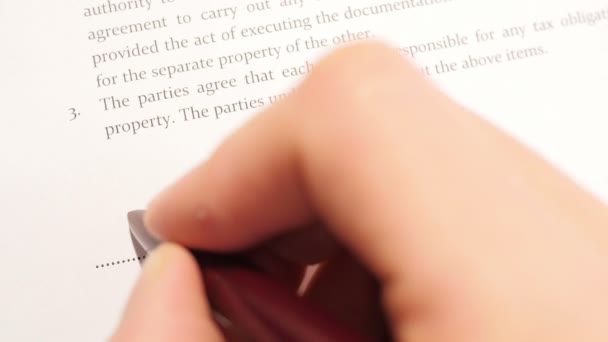 Επιχειρηματίας υπογραφή εγγράφου - Πλάνα, βίντεο