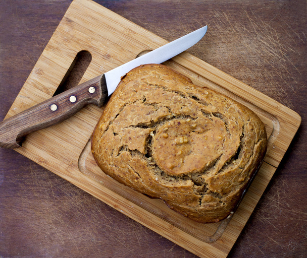 domácí chléb a nůž - Fotografie, Obrázek