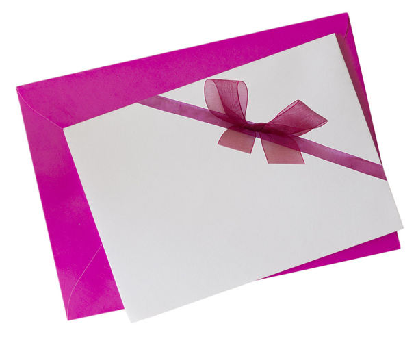 Пустая бумага с розовым бантом и конвертом
 - Фото, изображение