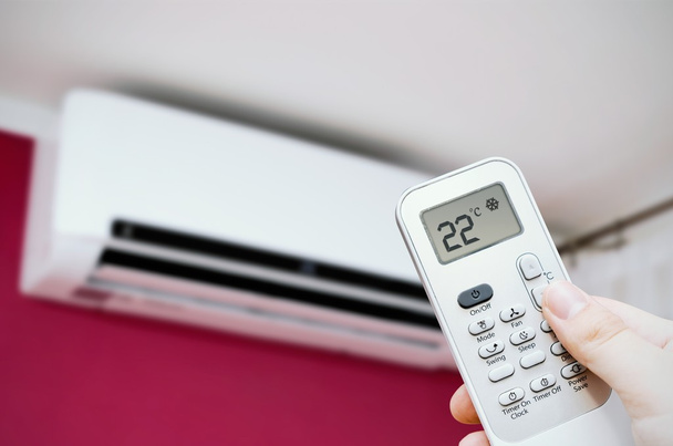 Air conditioner split. Hand holding remote control - Φωτογραφία, εικόνα