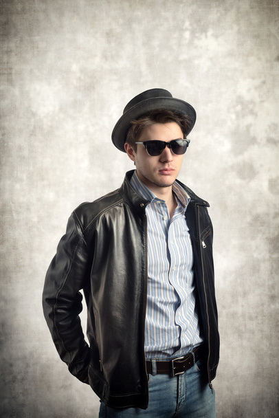 Young stylish man - Foto, afbeelding