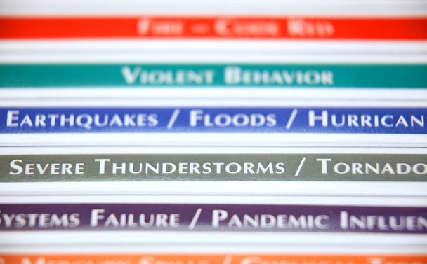 Mennydörgés vihar és a tornádó kézikönyv - Fotó, kép