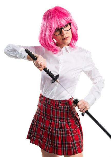 Menina com cabelo rosa segurando uma katana
 - Foto, Imagem
