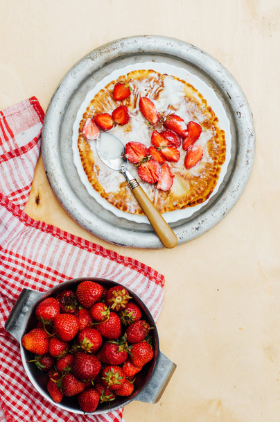 Çilek ve krema tatlı için. Stra ile Pancakes - Fotoğraf, Görsel