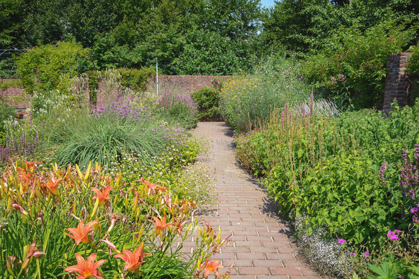 Идея сада в образцовых садах Аппель, Нидерланды
 - Фото, изображение