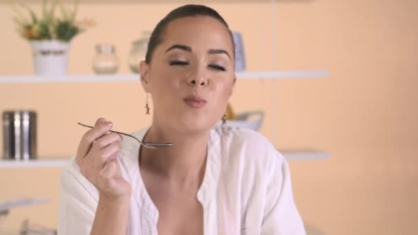 woman eating diet - Video, Çekim