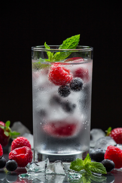 Mineral water with berries. - 写真・画像