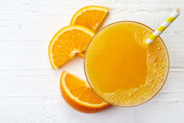 glas vers sinaasappelsap - Foto, afbeelding