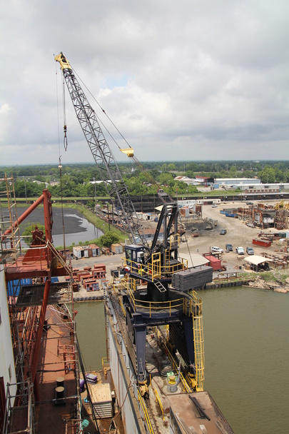Hajógyári daru csatlakozik egy száraz dokk-Mobile, Alabama. - Fotó, kép