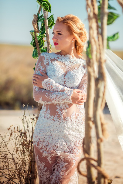 Bride in lace dress - Valokuva, kuva
