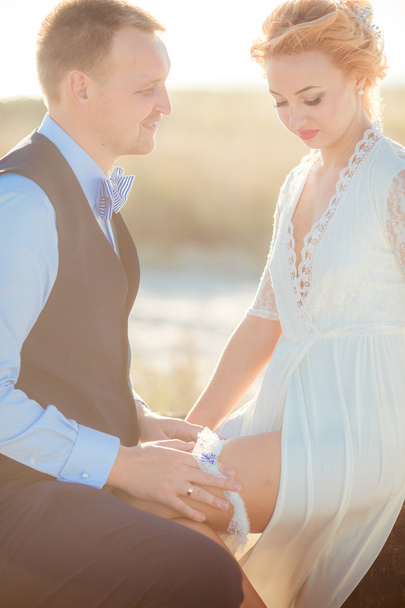nevěsta a ženich na pláži - Fotografie, Obrázek