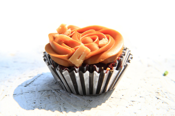 caramel cupcake isolated - Fotó, kép