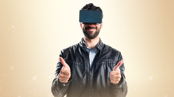 Man using VR glasses - Foto, Bild