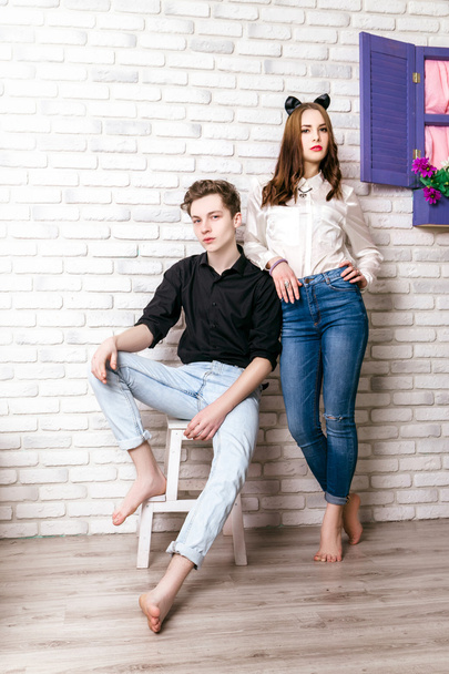 couple posing in the interior studio - Foto, Bild