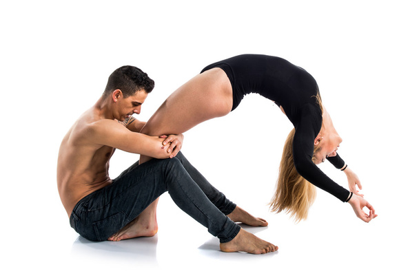 Twee mensen dansen op geïsoleerde achtergrond - Foto, afbeelding