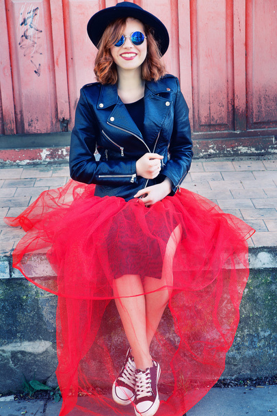 stylish girl in black leather jacket and long skirt - Foto, Bild