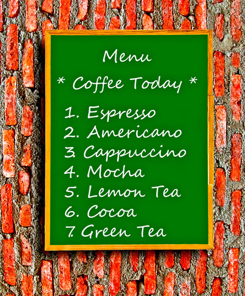 Zelená tabule nabídky kávy na cihlovou zeď pozadí - Fotografie, Obrázek